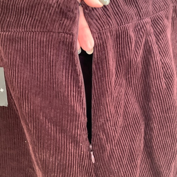 F21 Plus Size Burgundy Corduroy Lace up Sh… - Picture 6 of 7